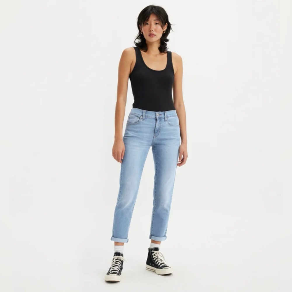 Levi’s women’s size 32 midwife boyfriend cut skinny ankle stretch jeans